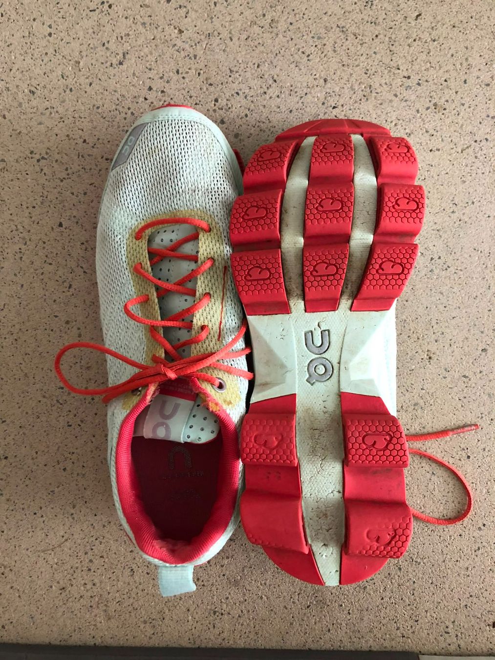 On Scarpe da donna: ON Cloudsurfer Damen-Laufschuh 42 – Usato da Zürich venduto da TSchaefer01