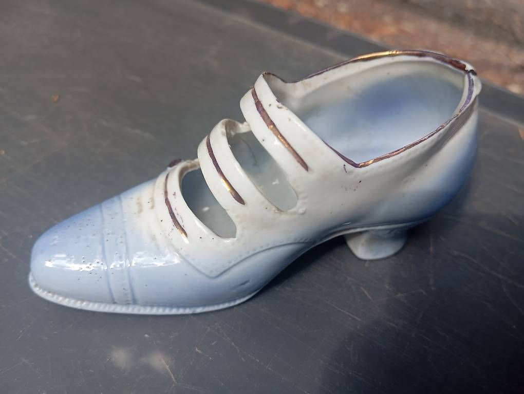 Statuette: Porzellan Schuh – Usato da Basel venduto da Petergunn