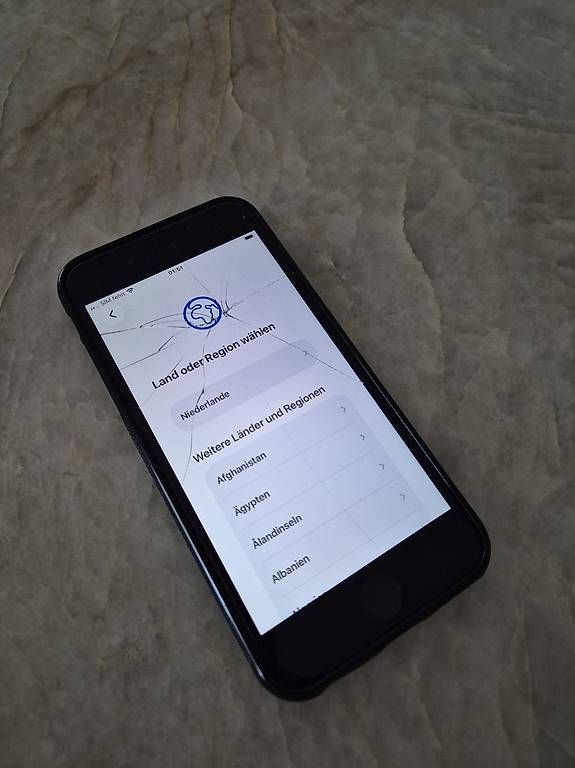Handys / Smartphones: Iphone SE 2020 – Gebraucht aus Pfäffikon ZH von Cro 3