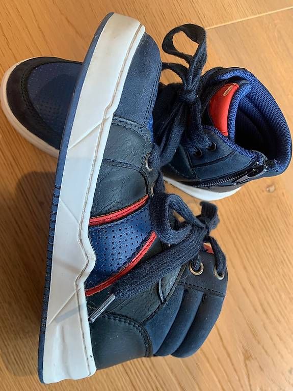 Schuhe für Jungen: Schuhe in Grösse 31 – Gebraucht aus Otelfingen von che_26d5 1