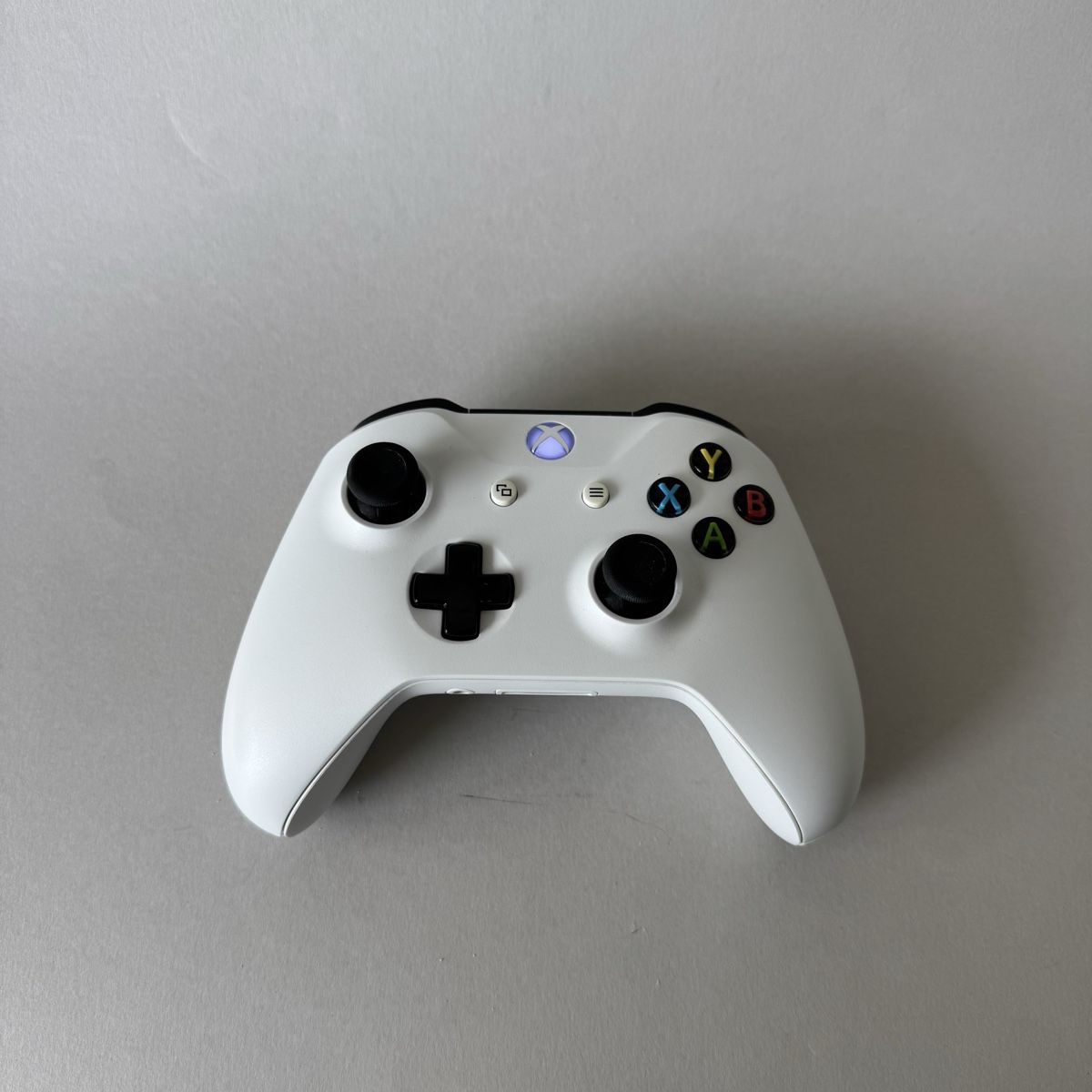 Controller: Original Xbox One Wireless Controller (Modell 1708, Bluetoot – Nuovo (secondo la descrizione) da Rümlang venduto da vla_9g7d