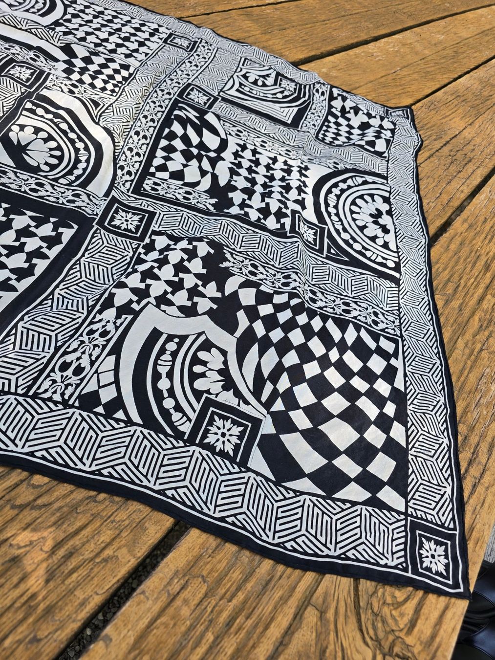Foulard & Sciarpe: Schal: geometrisches Muster schwarz/weiss Seide – Usato da Romanshorn venduto da Rachacha 3
