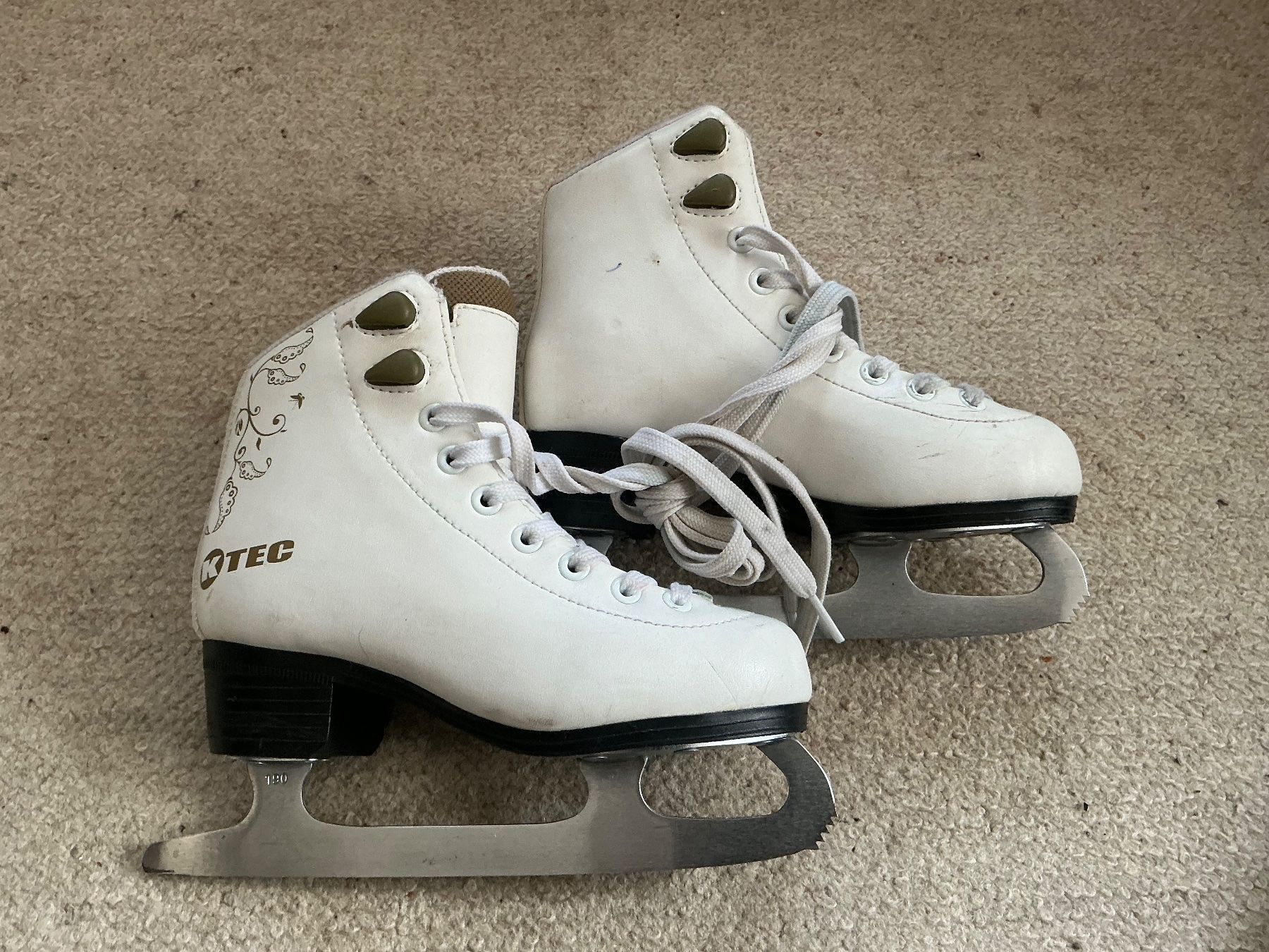 Pattini da ghiaccio: Eislaufschuhe Ktec ,weiss ,gebraucht , Grösse 30 – Usato da Jona venduto da Jancy60 2
