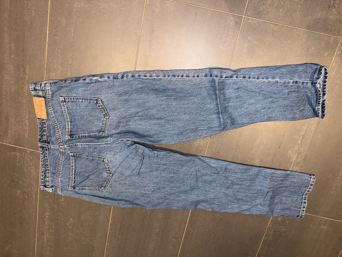 H&M Jeans: Mom Jeans – Gebraucht aus Schenkon von jul_vnk7 2