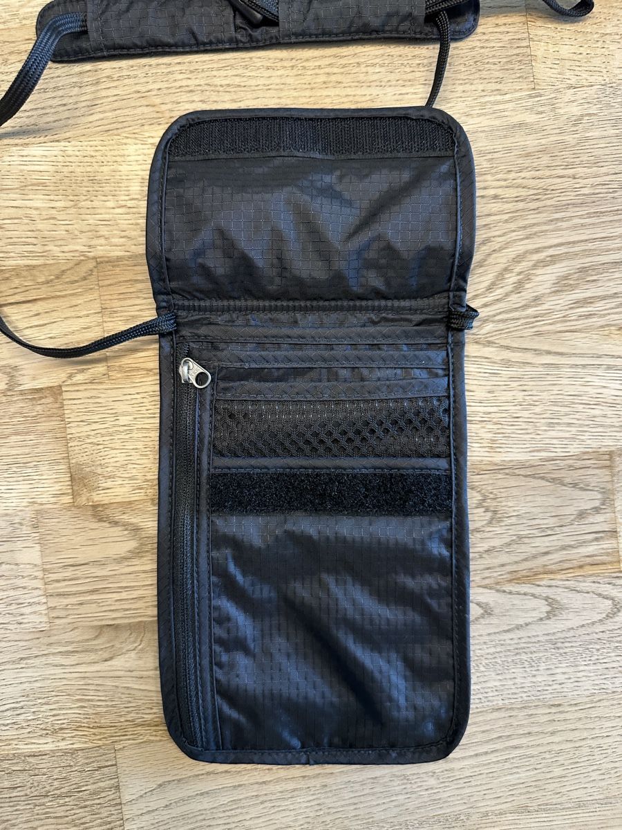 Tatonka Borse: Tatonka Pouch Umhängetasche, schwarz – Nuovo (secondo la descrizione) da Gelterkinden venduto da basilbaet. 1