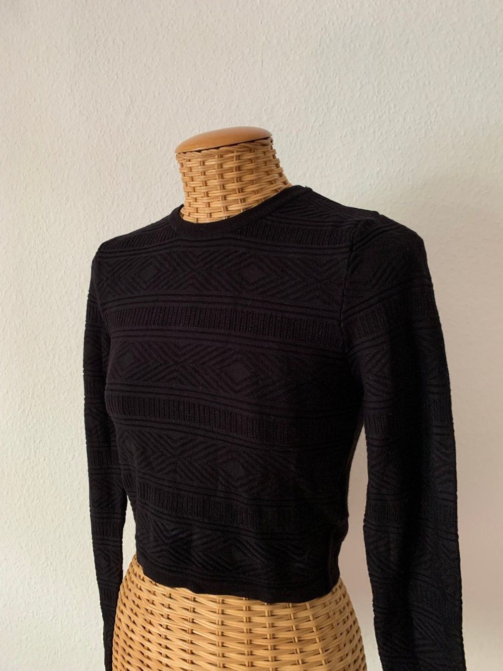 H&M Maglioni & Felpe: Cropped Pullover schwarz - S – Usato da Zürich venduto da Diazaio 1