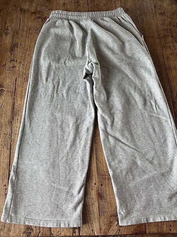 Weekday Pantaloni: Weedday Jogginhose, Traininghose. Grau. Gr. M. – Usato da Zürich venduto da Sunnyflower97 2