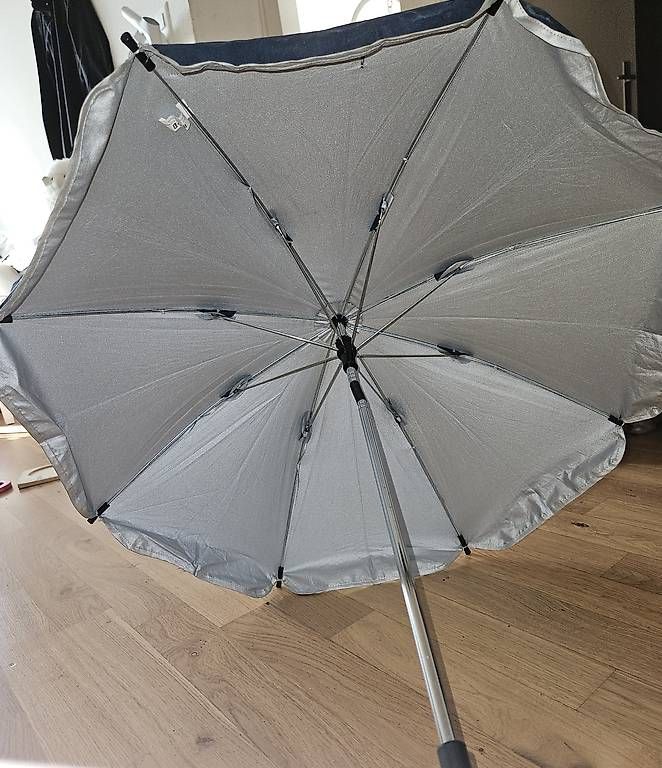 Ombrelloni: Sonnenschirm Kinderwagen – Usato da Basel venduto da Bienli03 1