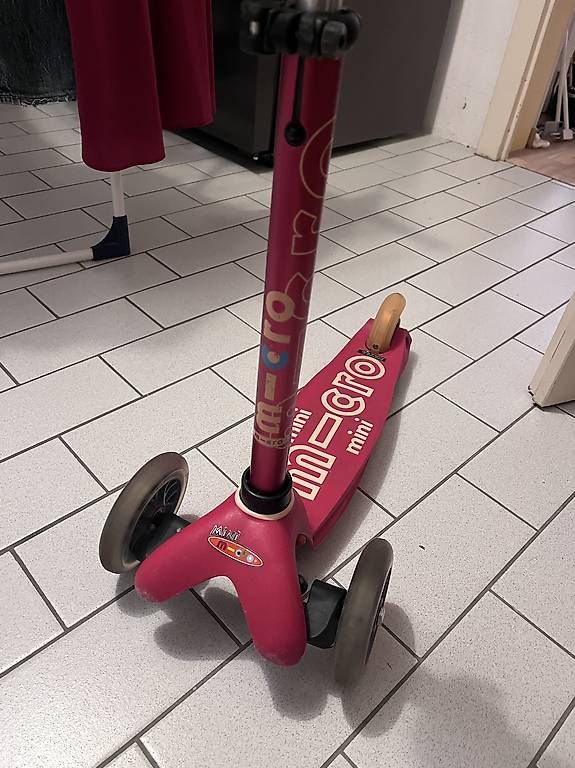 Veicoli per bambini: Trotinette micro rose foncée – Usato da Tolochenaz venduto da adamr841 1