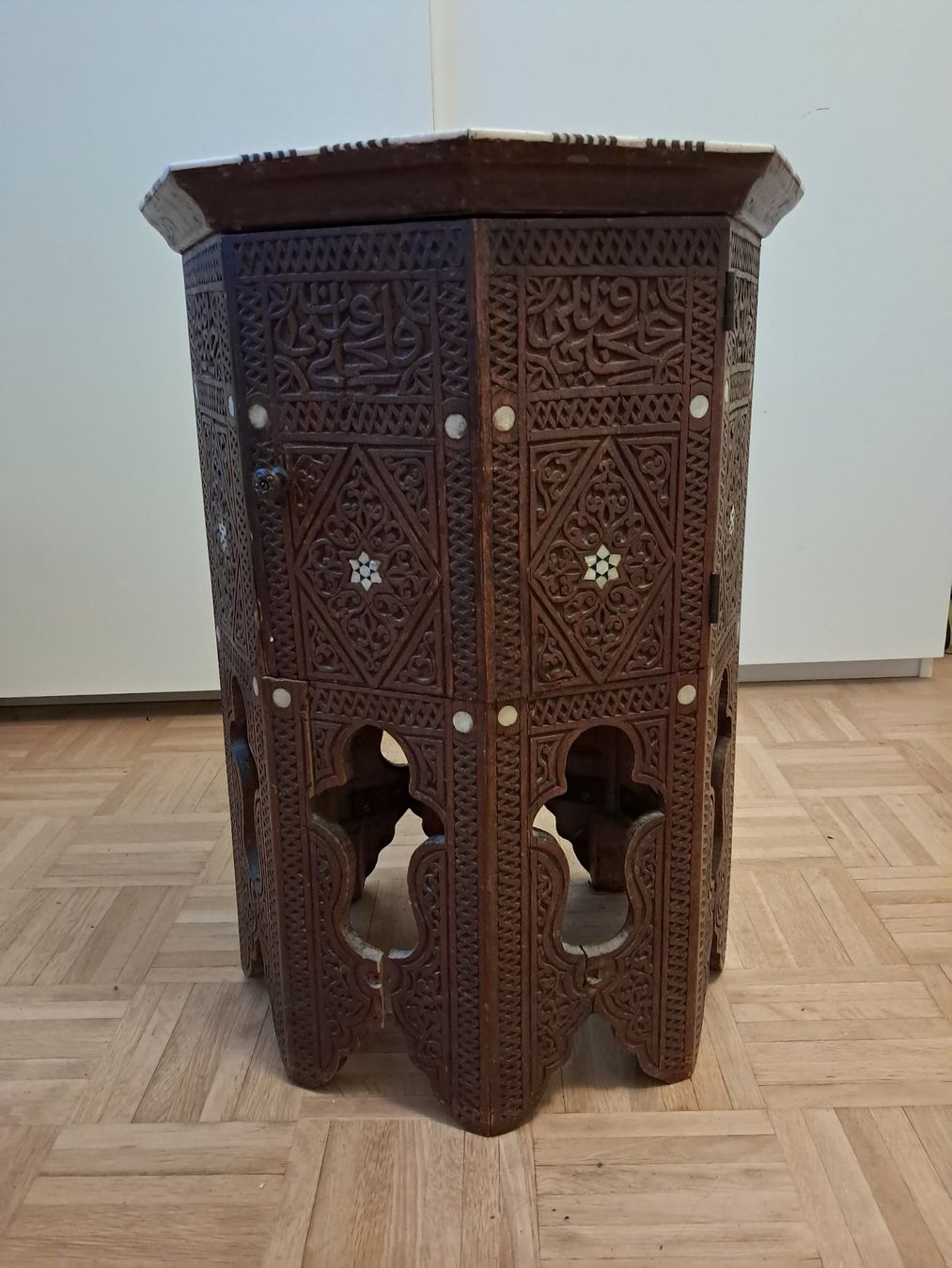 Tische: Table antique ottomane – Gebraucht aus Lausanne von Lilililili
