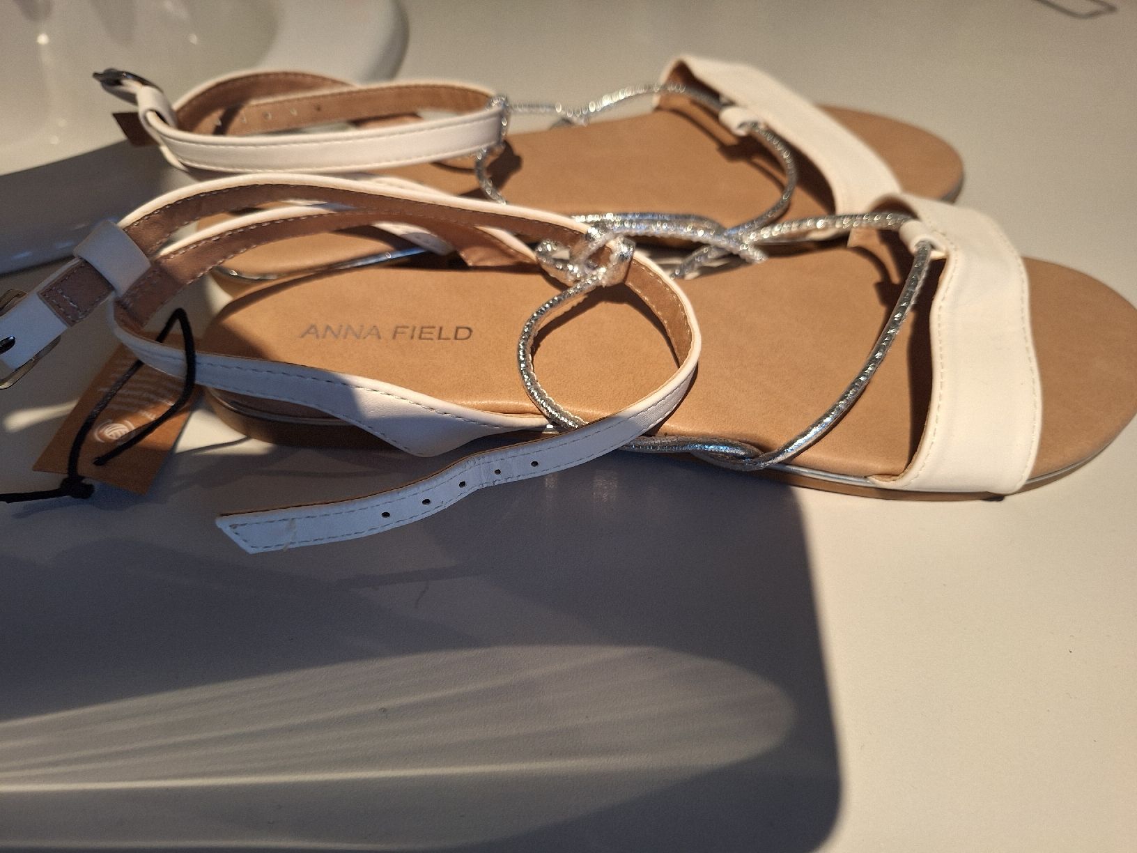 Anna Field Scarpe da donna: flache Sandalen weiss, neu, Gr. 39 – Nuovo e nell'imballaggio originale da Lupfig venduto da Nanda89 1