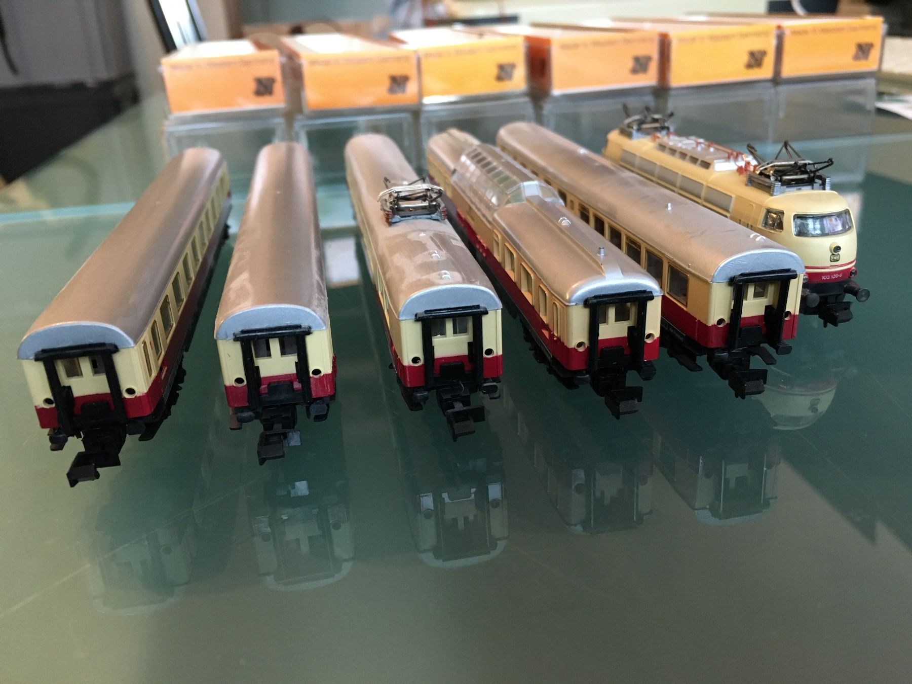 Arnold Modellini di ferrovie: Arnold Rapido TEE Zug DB E103 und 5 verschiedene Wagen – Usato da holziken venduto da Weston 3