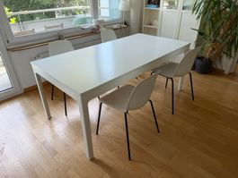 Ausziehbarer Esstisch weiss 90cm x 180(240)cm inkl. 4 Stühle