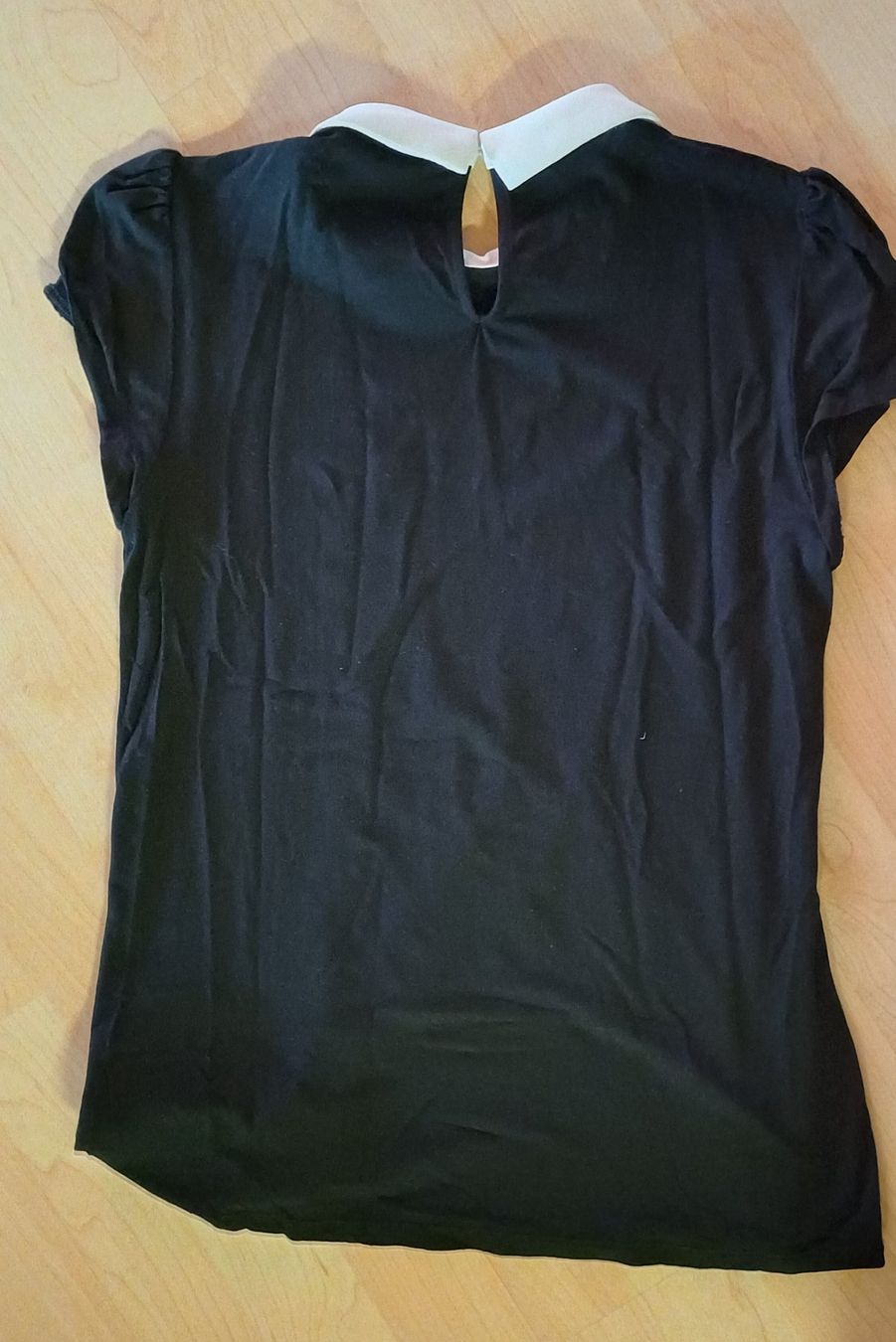 T-shirt: Shirt mit weissem Kragen – Usato da Oberbipp venduto da sina666 2
