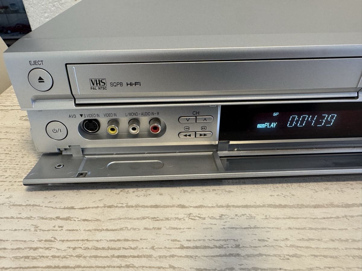 Panasonic Enregistreurs: Panasonic DMR-EX95V HDD/DVD/VHS Recorder – D'occasion à Zunzgen par milesdavis76 1