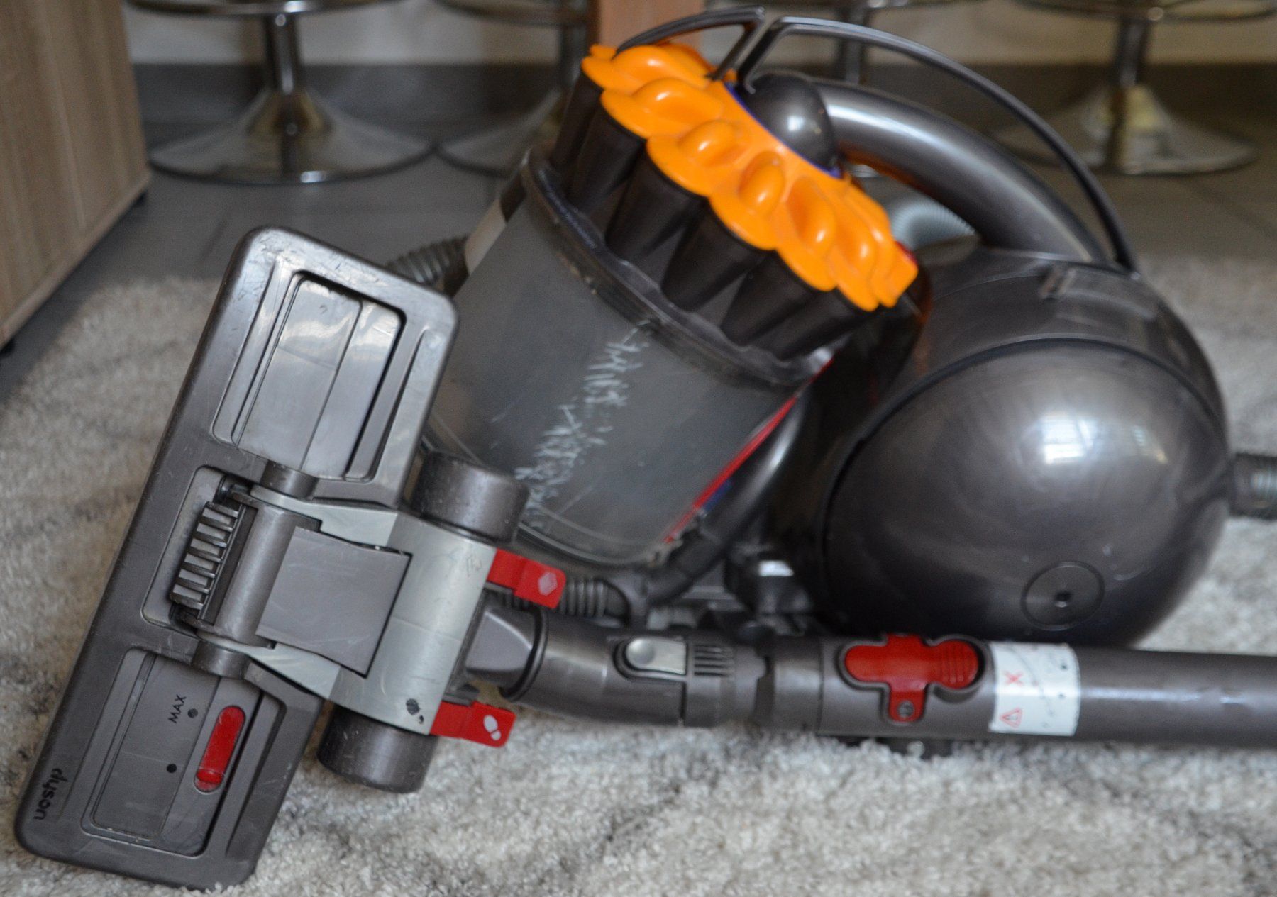Dyson Staubsauger & Zubehör: Dyson DC33 Staubsauger aspirateur – Gebraucht aus Collonges von arashee 3