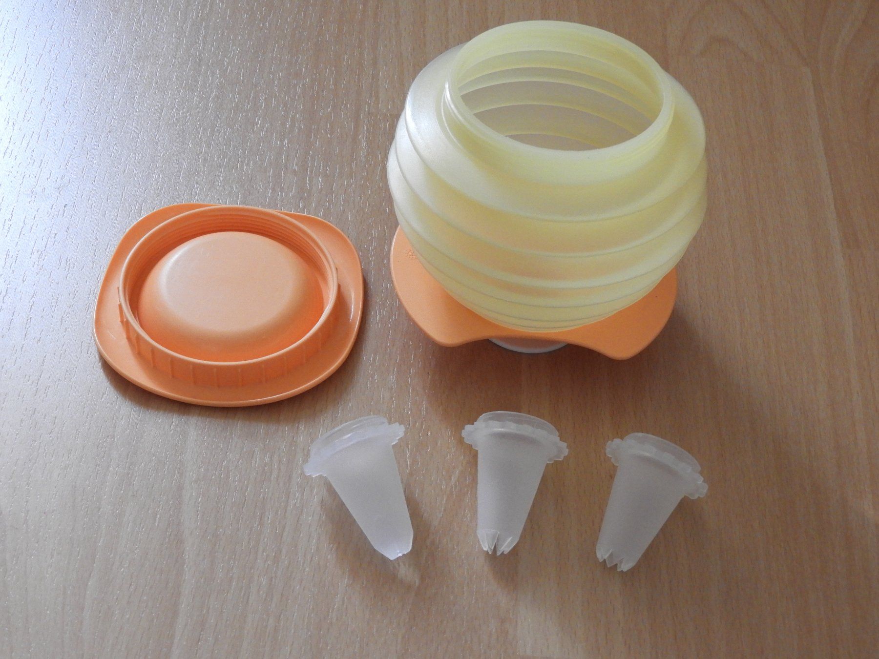 Tupperware Contenitori & Simili: Poche à douille Tupperware - Boule décor – Usato da Dombresson venduto da sev_bsb8 4