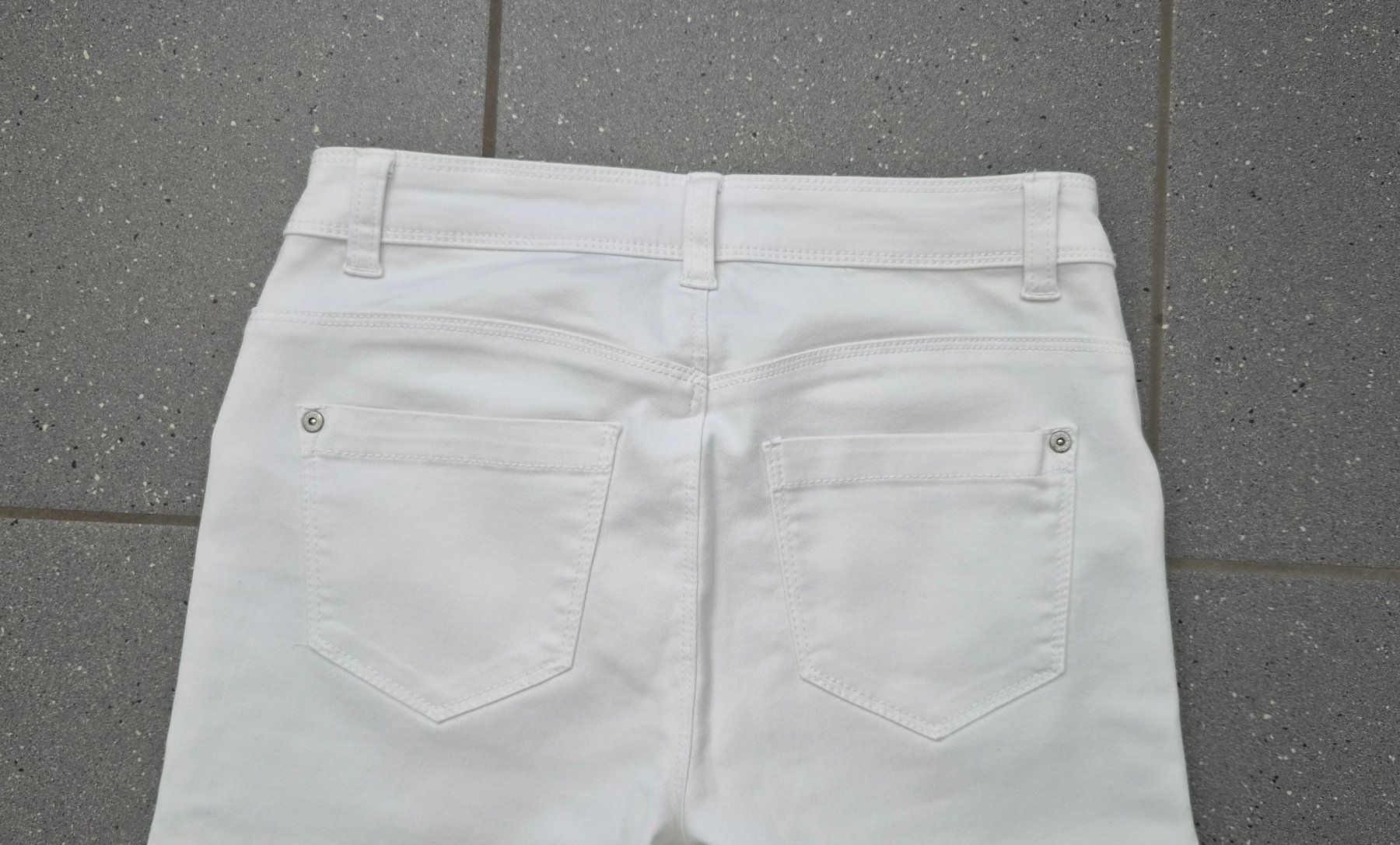 Only Jeans: Only Capri Hose weiss - Gr. M – Nuovo (secondo la descrizione) da Kollbrunn venduto da Bobibau 3