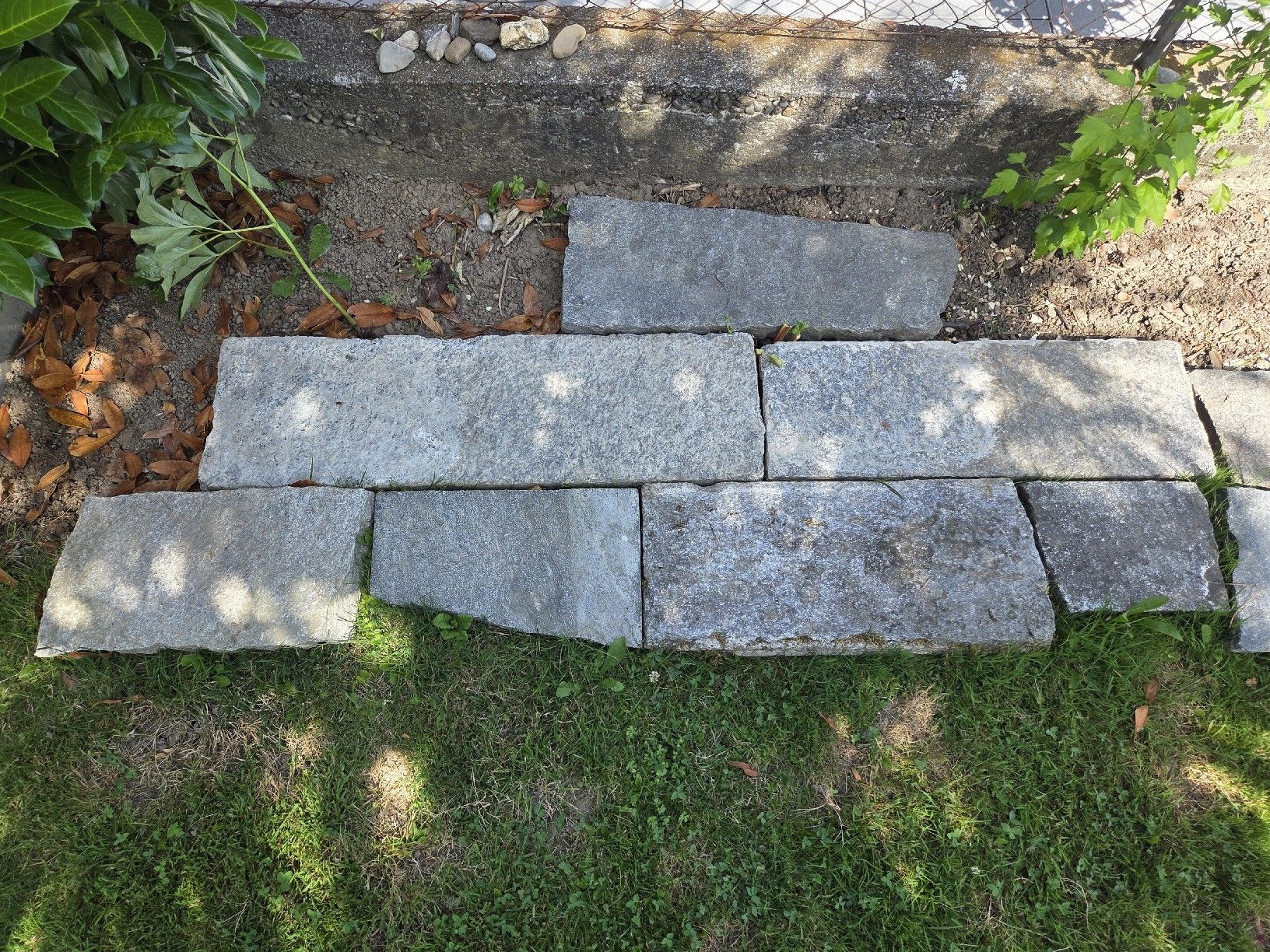 Rivestimenti per pavimenti: Granitplatten Naturstein Gartenplatten ca. 333 cm – Usato da Rothenburg venduto da RaphiS549 1