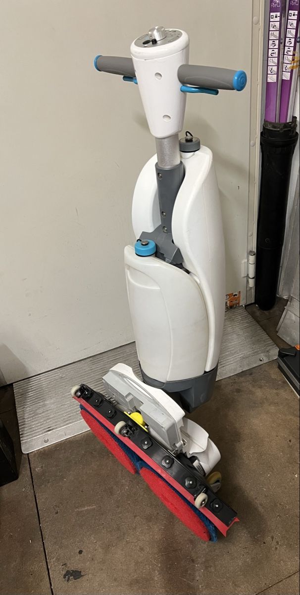 Tutte le macchine: i-mop XXL Scheuersaugmaschine – Usato da Grenchen venduto da daj_d7l2 2
