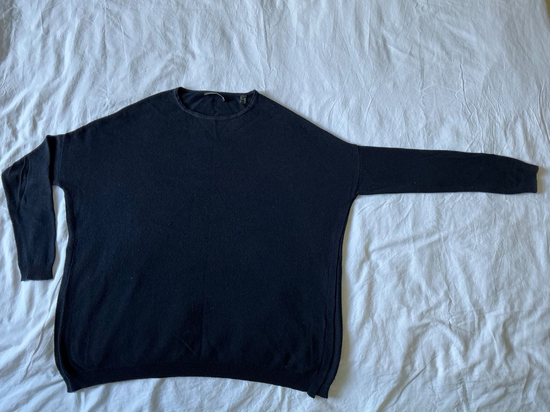 Esprit Pullover & Sweatshirts: Oversized nachtblaues Pullover ESPRIT XS – Gebraucht aus Zürich von Janakpur 1