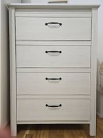 Commode avec 4 tiroirs