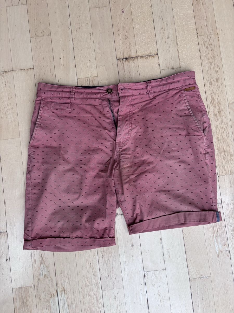 Pantaloni: Refinery Slim Summer Shorts, size 32, Pink with Pattern. – Usato da Zürich venduto da Grothschild 2