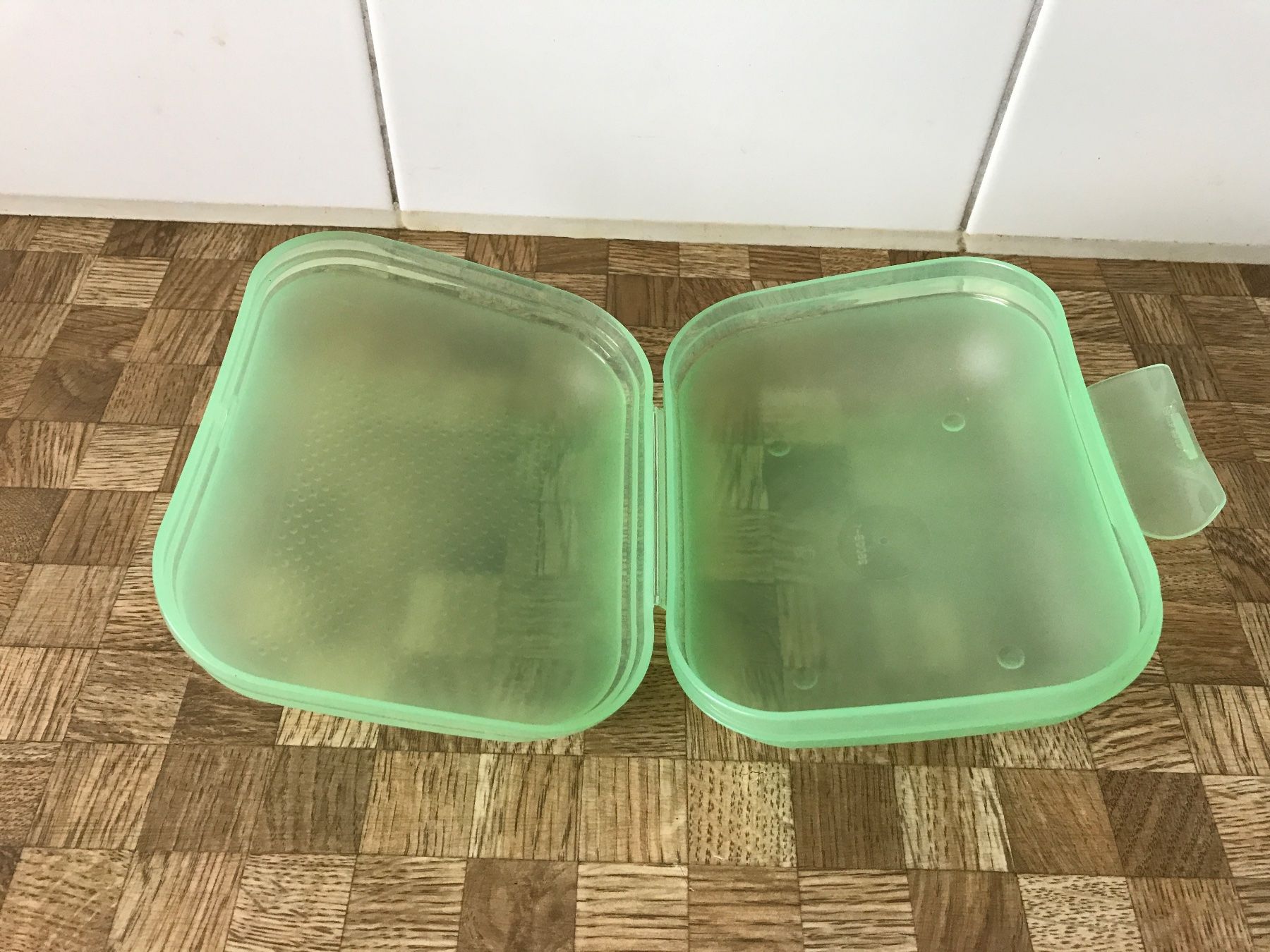 Tupperware Behälter & Ähnliches: Tupperware Znünibox – Gebraucht aus Birmensdorf ZH von Hilhan 1