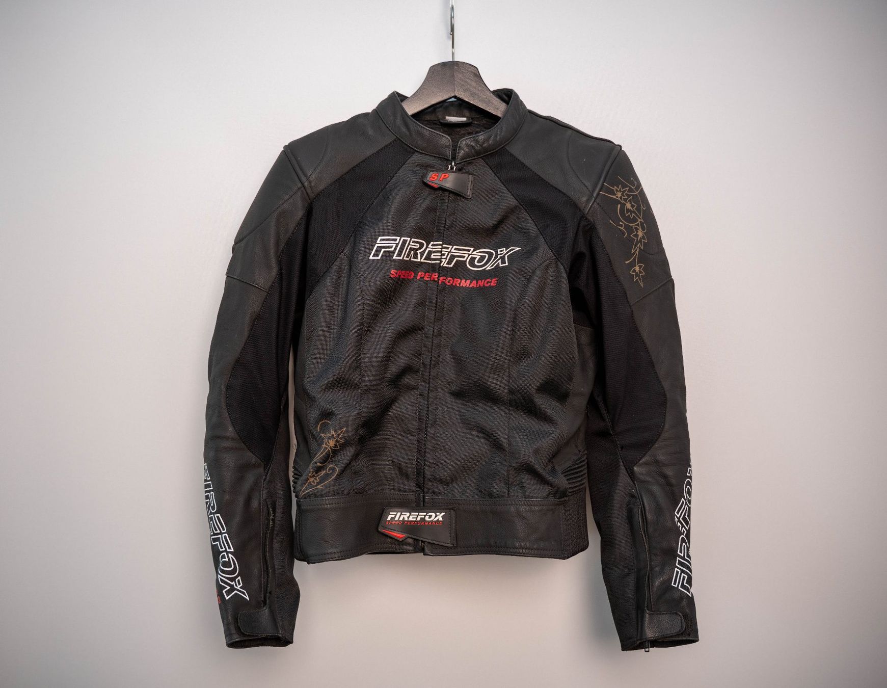 Completi & Tailleur: Firefox Speed Performance Motorradkombi Gr. 44 2-teilig – Usato da Wädenswil venduto da Phinix