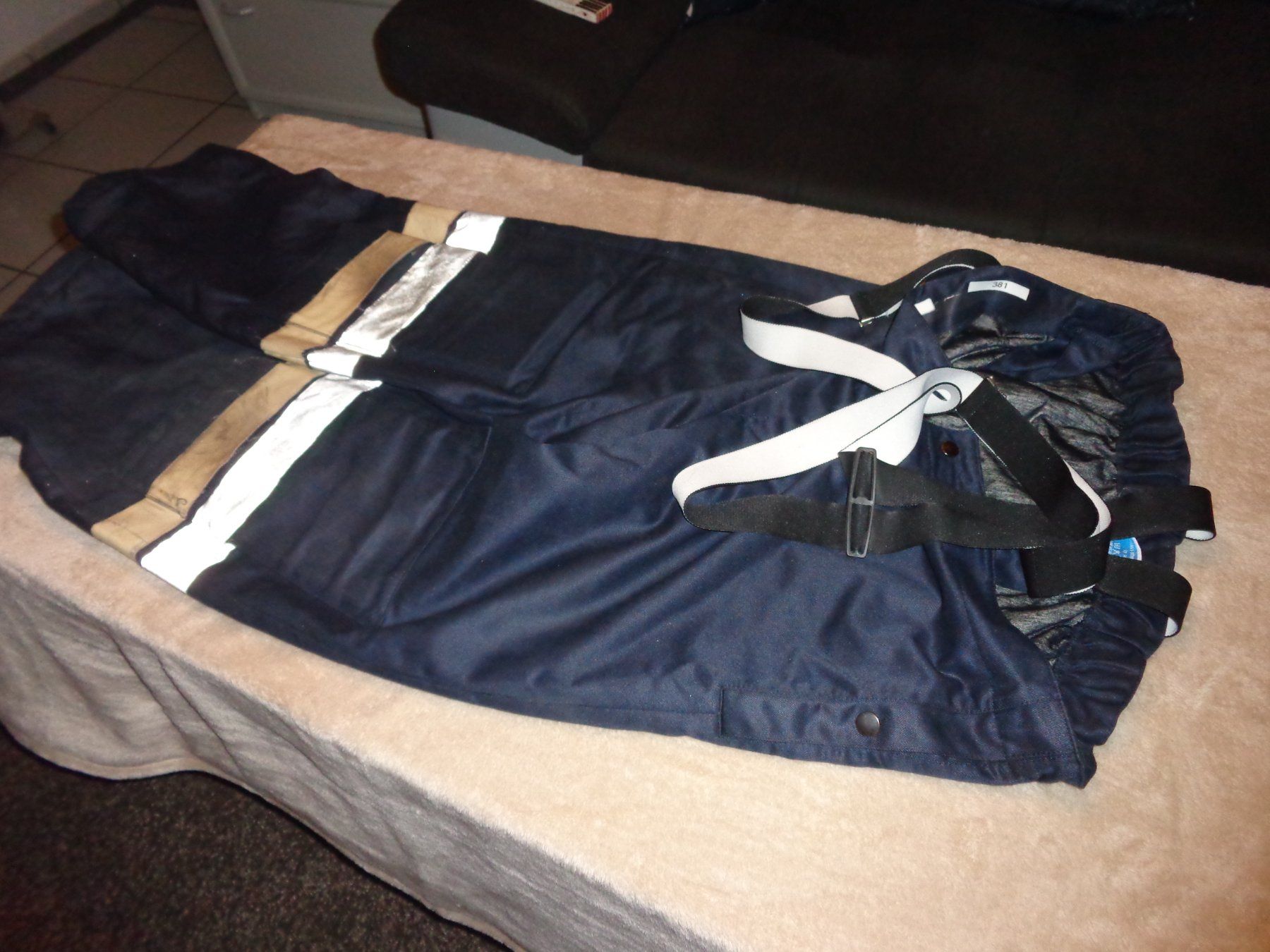 Lotti di vestiti: Brandschutzjacke und Hose – Usato da Liestal venduto da Gecko16 9
