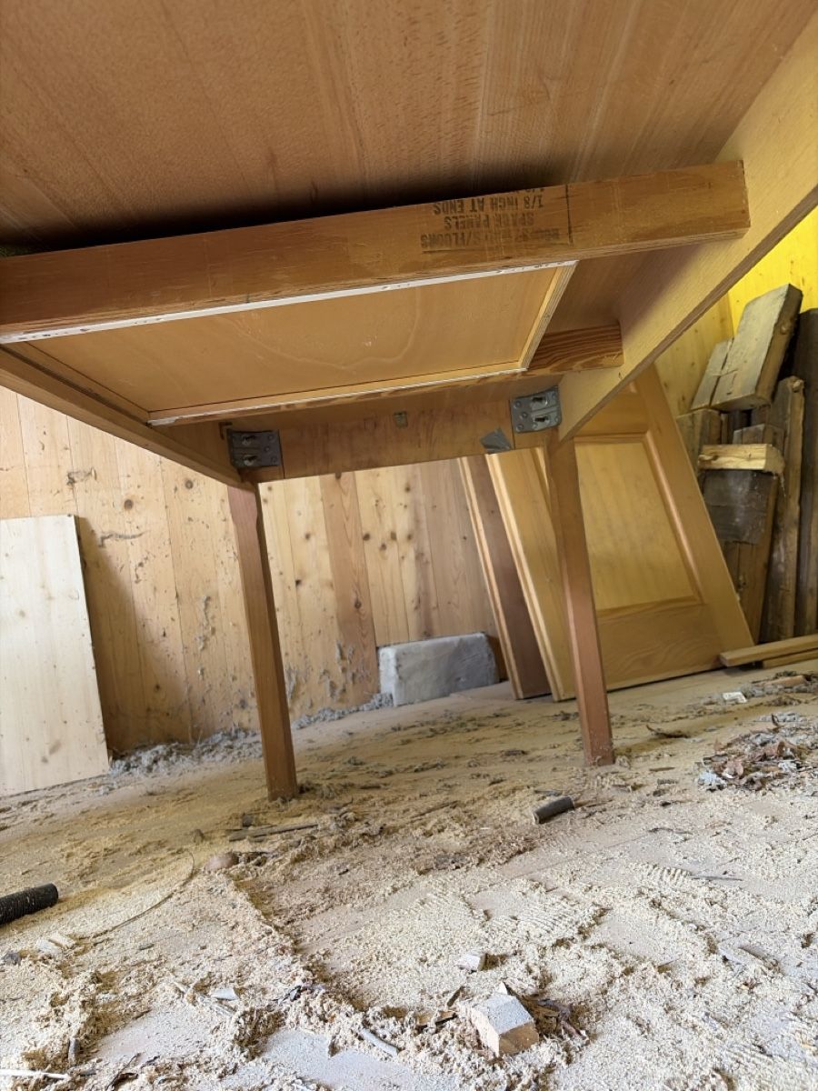Tavoli: Massiver Arbeitstisch mit Schublade – Usato da St. Gallen venduto da macauktion 2