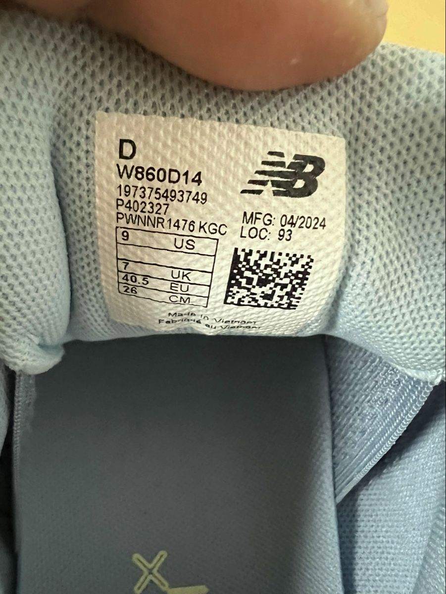 New Balance Scarpe da uomo: New Balance W860D14 – Nuovo e nell'imballaggio originale da Zürich venduto da Vasu05 4