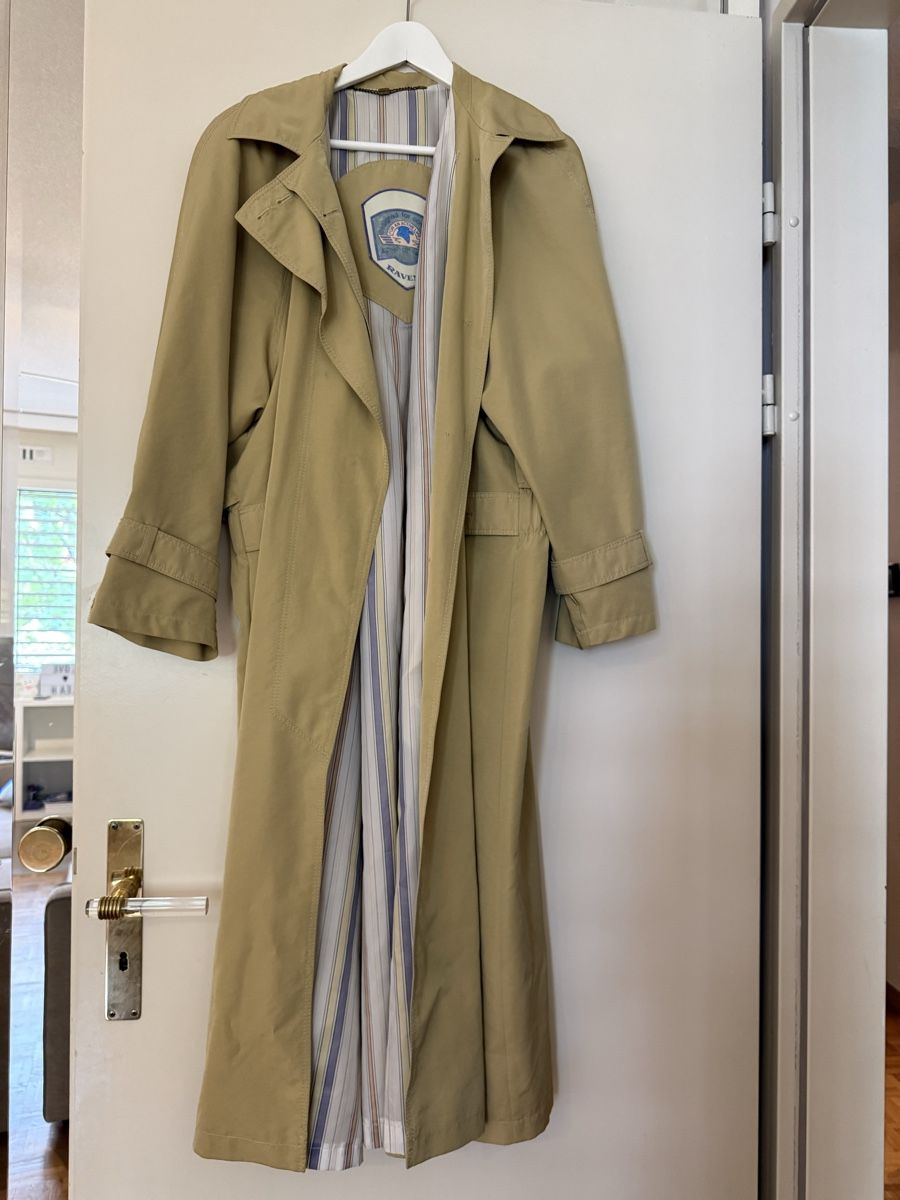 Cappotti: Vintage oversized Raven trench coat size 38 – Usato da Genève venduto da hai_2rp8
