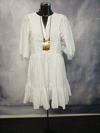 Kleid mit Stickereien, Gr.40 + Muschelkette