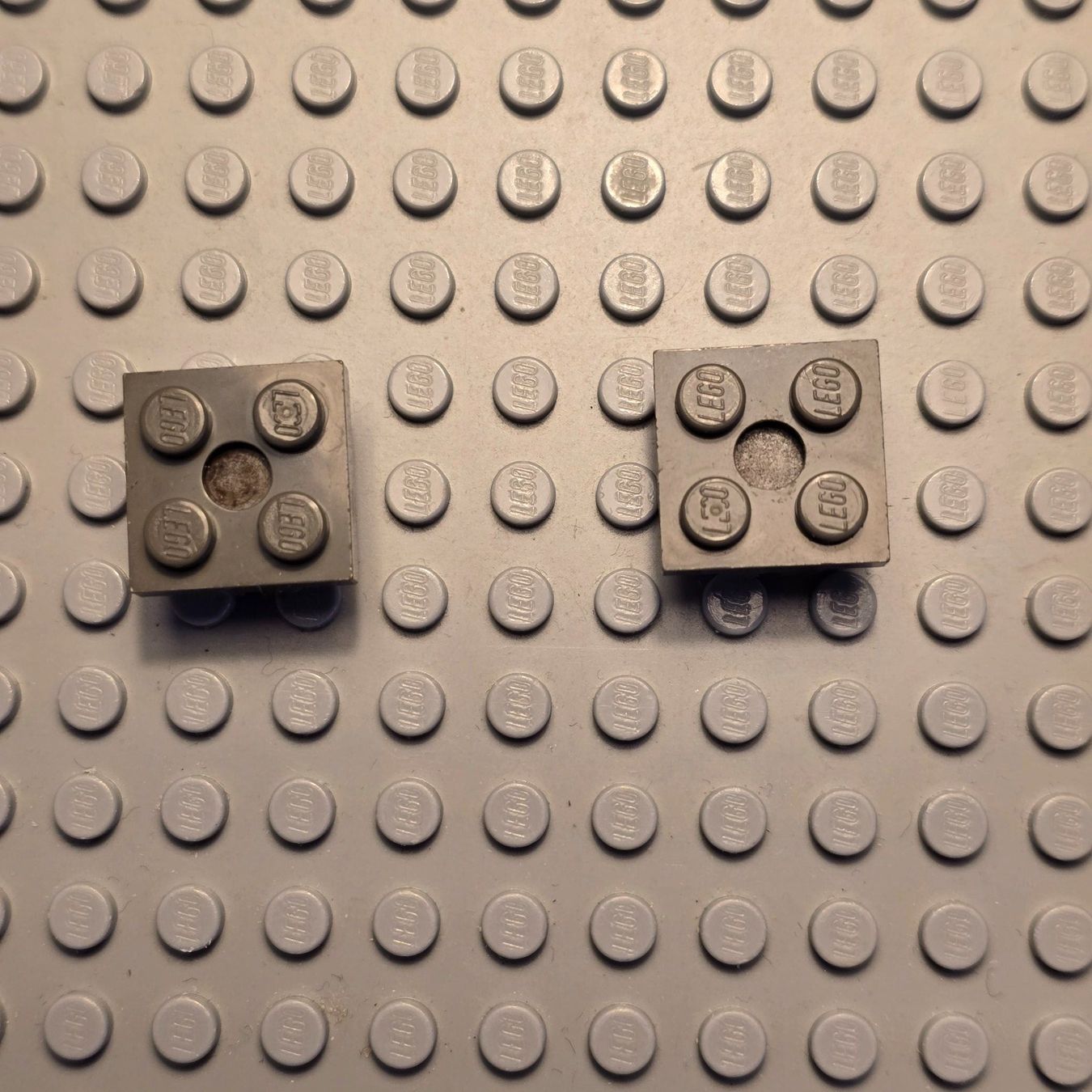 Lego Jeux de construction: Lego 2x Magnet mit Halter – D'occasion à Basel par Swi-7621 1