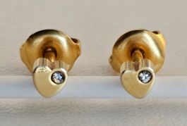 Gelbgoldene Ohrstecker in Herz form 14 Karat