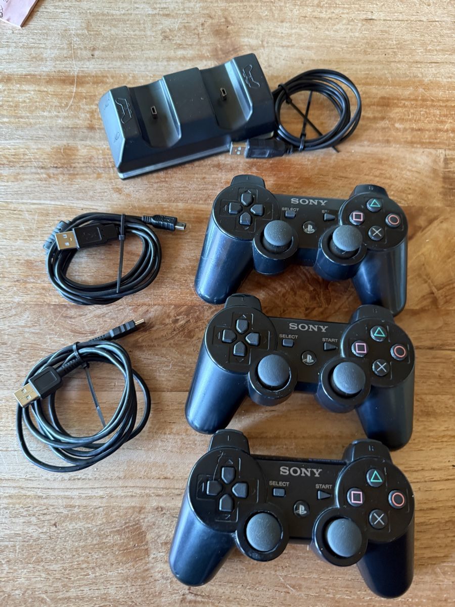 Sony Konsolen: Sony PS3 Slim 160GB + 3 Controller + Buzz!Buzzer + 13 Spiele – Gebraucht aus Koppigen von Baumberger123 2