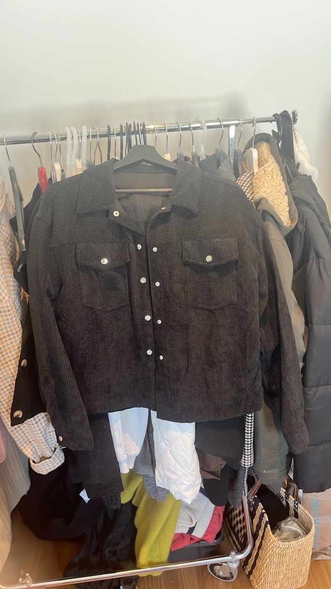 Shein Giacche: Cordjacke Schwarz Grösse M – Nuovo (secondo la descrizione) da Ostermundigen venduto da Laariinaa