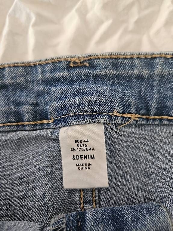 Jupes: Jeans Rock Grösse 44 – D'occasion à Schaffhausen par tanja.herzog93 1