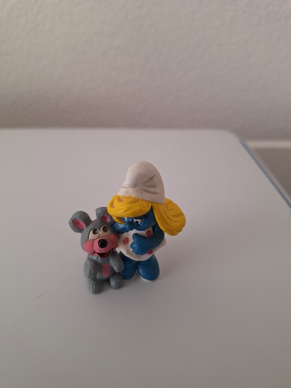 Schleich Statuette: Schlumpfinchen mit Maus – Usato da Rothrist venduto da Stranglehold