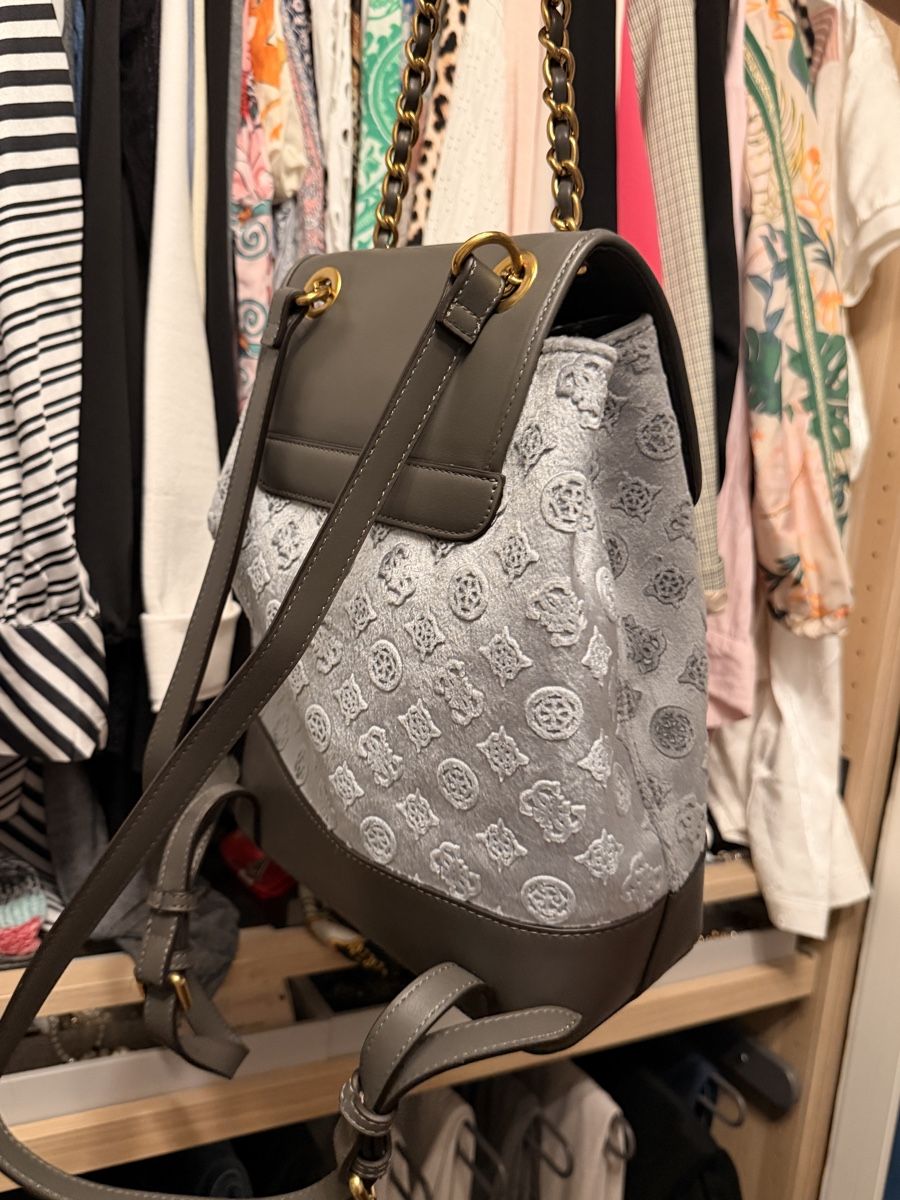 Guess Rucksäcke: Guess Rucksack KIMI SAMT, Neu – Neu und originalverpackt aus Oberengstringen von SaraHoney19 3