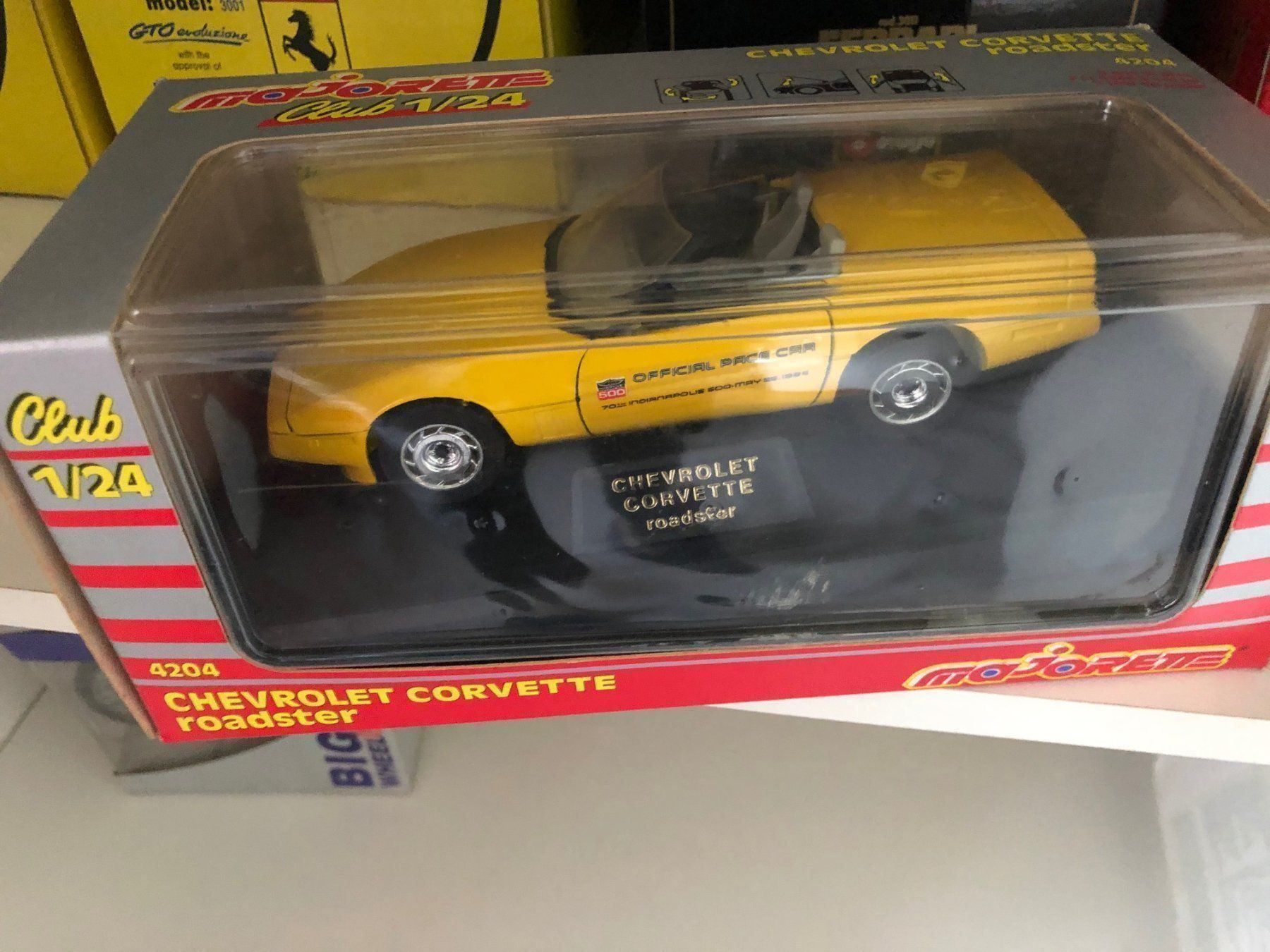 Bburago Modellbausätze & Standmodelle: Burago Chevrolet Corvette Roadster – Gebraucht aus Emmenbrücke von info2021