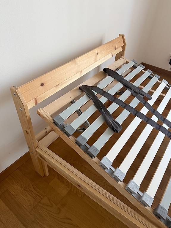 Betten: Bett – Gebraucht aus Gattikon von finebooks 1