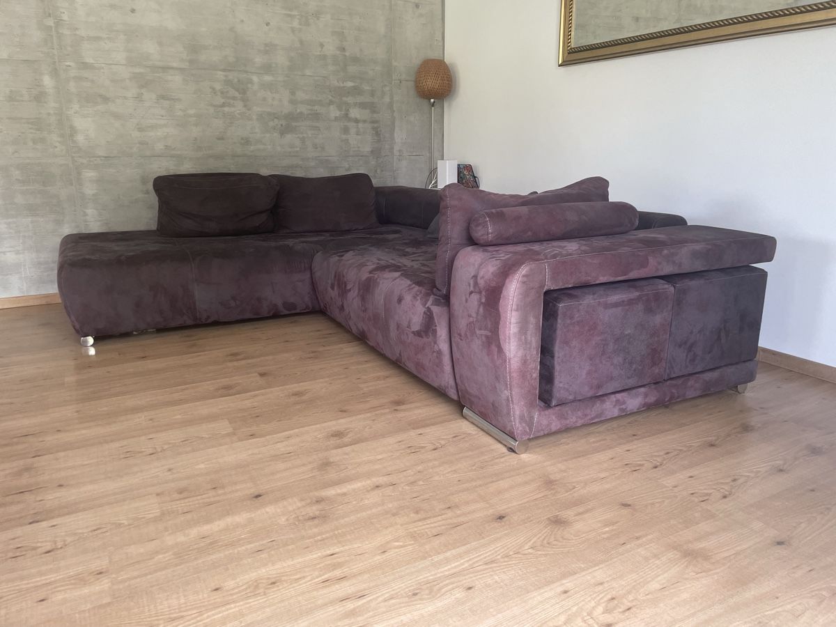 Sofas: Modernes Ecksofa in edlem Dunkelbraun/Aubergine – Gebraucht aus Hofstetten ZH von Pinopistola 2