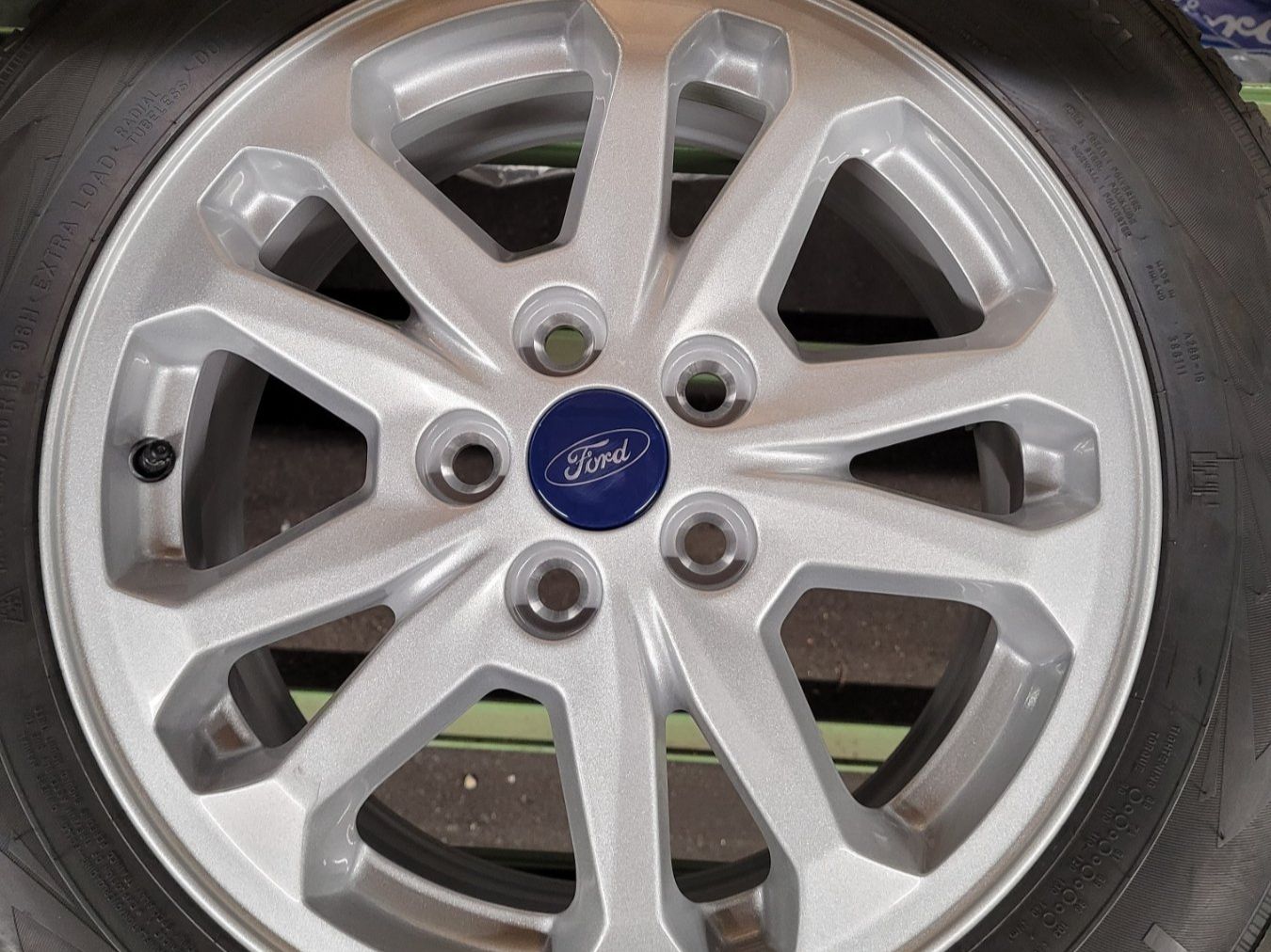 Ford Pneumatici & Ruote complete: Winterradsatz Alu zu Ford Connect – Nuovo (secondo la descrizione) da Worben venduto da Auto_Center_AG