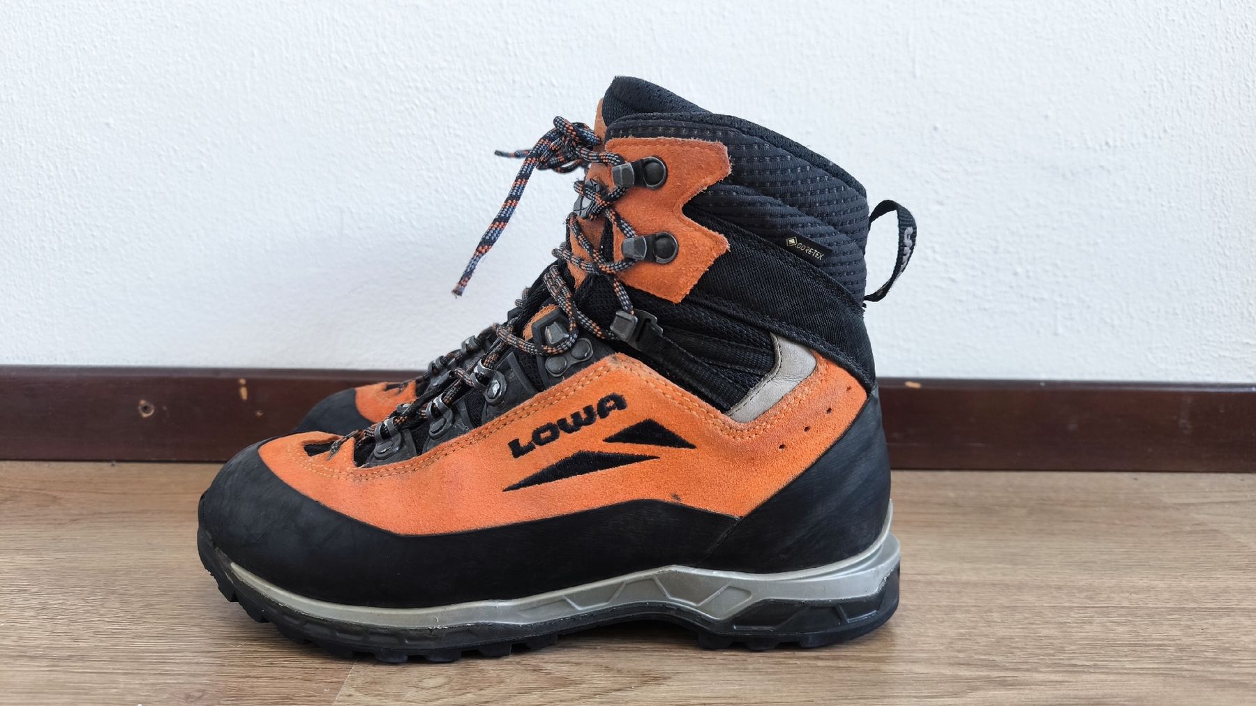 Lowa Herrenschuhe: Lowa Goretex Wanderschuhe 40 – Gebraucht aus Ebikon von brombomboli