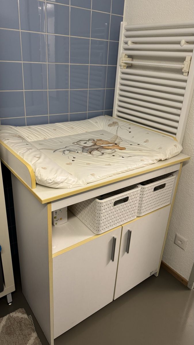 Wickeltisch & Zubehör: Wickeltisch mit Unterschrank – Gebraucht aus Watt von Hutchenson 3