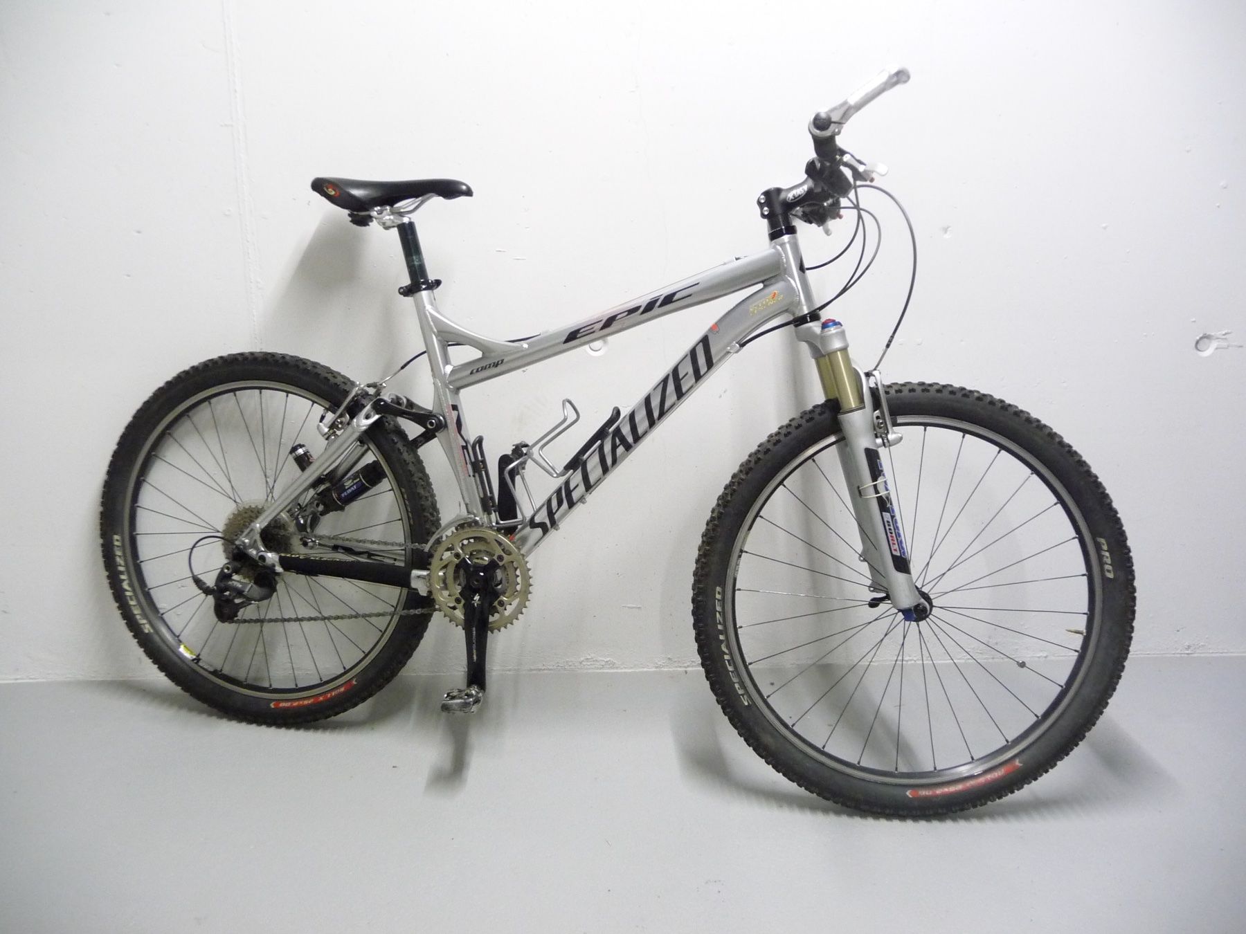 Specialized Velos: Top MTB Specialized Epic FSR Comp 2003 silber Fully  26 Zoll – Neu (gemäss Beschreibung) aus Reinach BL von  1