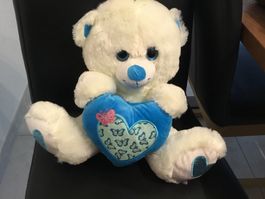 Süsser Teddybär mit Herz Kissen, Plüschbär Stofftier weis...