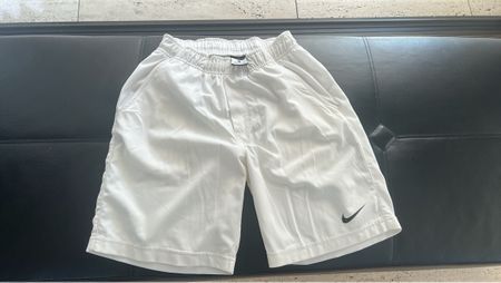Weisse Nike Sportshorts für Herren , Grösse M, Top Zustand